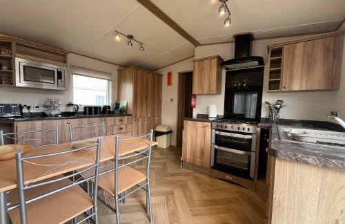 L60, Two bedroom caravan - California Cliffs, Parkdean Resort, Scratby - Sleeps 6, bed linen, towels plus Wi-Fi included - Sorry no pets - Foto 5