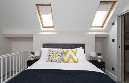 Skyvillion - COZY LARGE 4 & 1 Bed Apartments in London Enfield, Mins to Tube Station, Free Wi-Fi - Foto 59