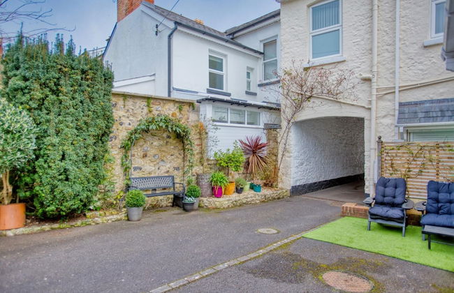 Fantastic 1BD Hideaway, 2 Minutes to the Sea - Photo 23