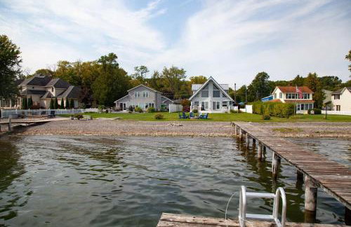 Katies Cottage Lakefront Stay with Hot Tub and Kayaks - Foto 6