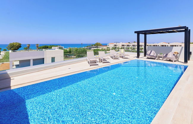 Beach Sand Villas - Beachfront Rooftop Pool - Photo 25