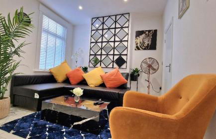 Stunning, clean, free parking home, ideal long stays - Foto 1