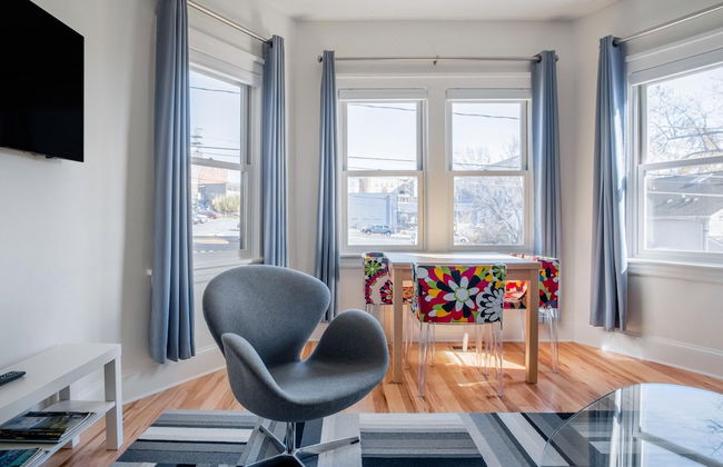 Downton Annie Apartment One 2BD 1BA Parking - Foto 14