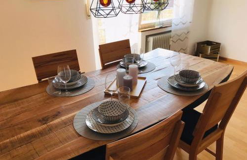 Schöne Ferienwohnung mit viel Platz und Parkplatz - Foto 1