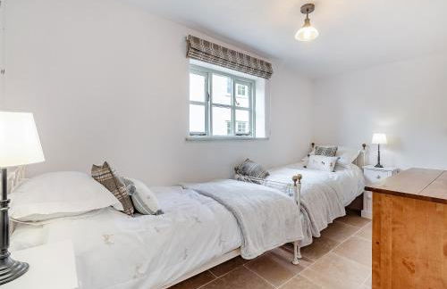 Queens Barn - Photo 17