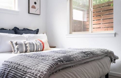 Stylish Urban Loft wFloating Stairs&Fireplace - Foto 38