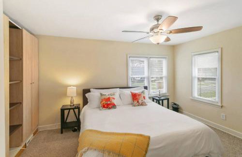 Downtown Libertyville Duplex Near Naval Base - Foto 9