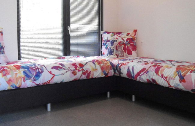 Modern Chalet With a Fireplace in a Holiday Park - Foto 12