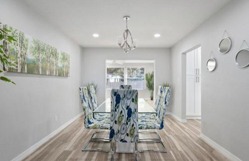 Wood Circle House - Dog Friendly with Fenced in Backyard - Foto 41