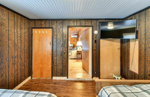 Home Theater and Hot Tub! Home Near Higgins Lake - Foto 18