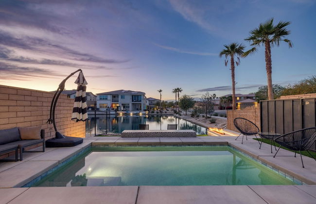 Lakefront w/ Private Pool, Great for Festival Season Lago Luxe by Avantstay - Foto 34