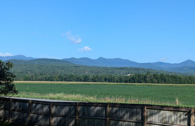 Stowe Retreat Mountain Views & Fenced Backyard by RedAwning - Foto 30