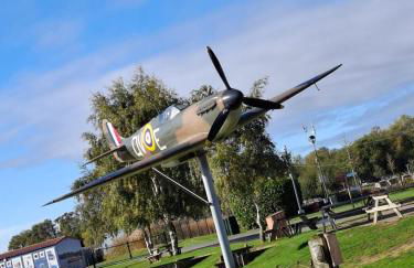 Caravan with hot tub at Tattershall lakes - Foto 65