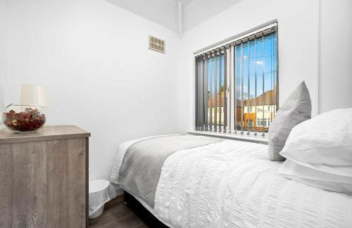 Marcot House Modern 5 bedroom house Solihull 10 mins drive from bhx & nec private off road parking - Foto 55