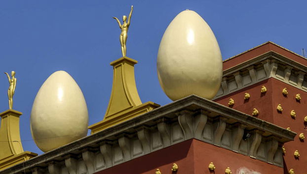 Visite guidée du théâtre-musée Dalí - Photo 2, Une architecture singulière et extravagante