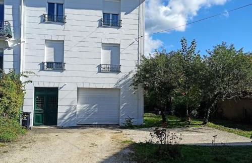 Gîte Le Français VERDUN 4 pers,climatisé,grand garage,jardin 3 étoiles - Foto 10
