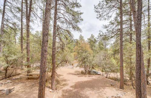 Near Fossil Creek and Trails Scenic Pine Cabin! - Foto 30