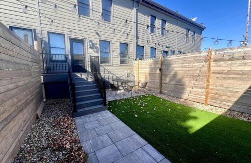 Brick Beauty Downtown, 3BR, Fenced Yard, Garage! - Foto 21