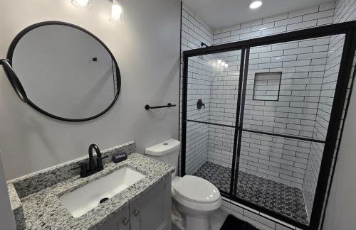 The Silver Villa - 2 King Beds Minutes from Downto - Foto 21