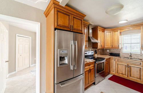 Serene Escape Cozy Home close to Beaches - Foto 16