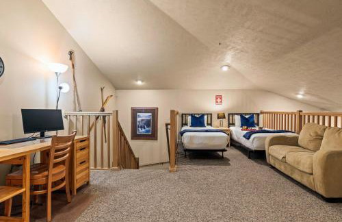 KBM Resorts Crestview Condos Spacious condo near Olympic Park with gas fireplace year-round pool hot tub city wide shuttle access. CVC-308B - Foto 37