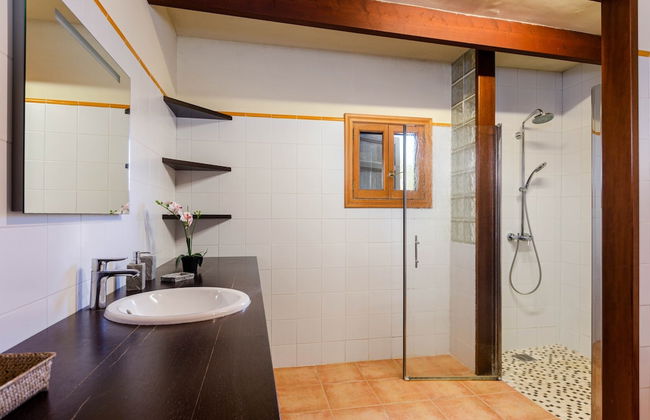 Nice Villa With Private Pool - Photo 18