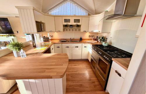 Hot Tub Lodge, Panoramic Views & Free Golf, Dog Friendly - Foto 4