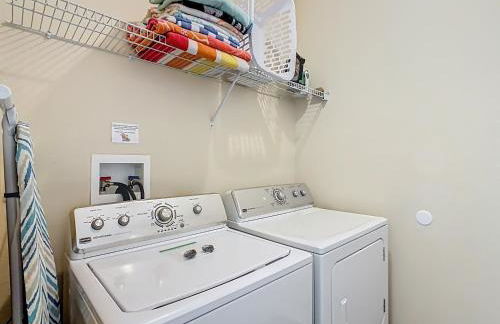 Spacious retreat w pool & game room - Foto 52