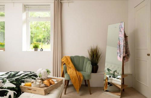 Primrose Luxury Cottage with Private Hot tub - Photo 14