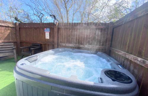 Lbtie Lodge with Two Private Hot Tubs - Fife - Loch Leven - Lomond Hills - Photo 24
