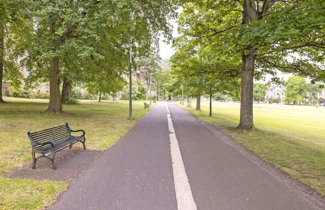JOIVY 3-Bed Meadows Flat Near Castle & Royal Mile - Photo 29