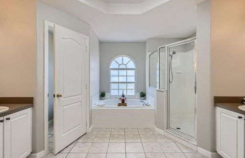 NEW Modern Relaxing 4 Bedroom Pool Villa Near Disney's Parks - Foto 4