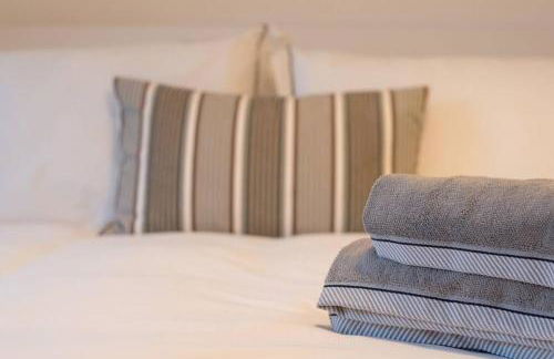 New stylish 4 bed house moments from Clacton beach - Foto 43