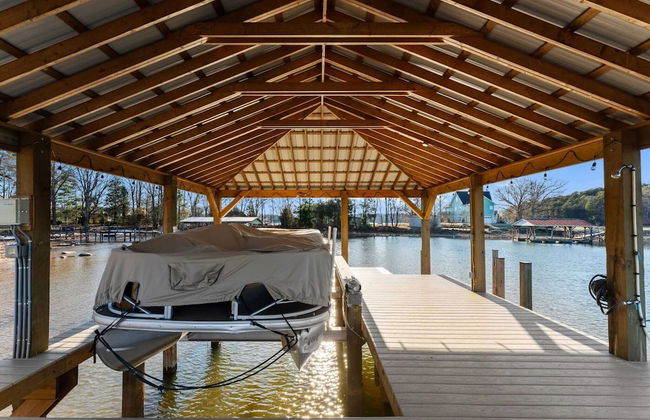 Pleasant Cove Waterfront Getaway With Fire Pit, Deck, and Lake Views - Foto 16