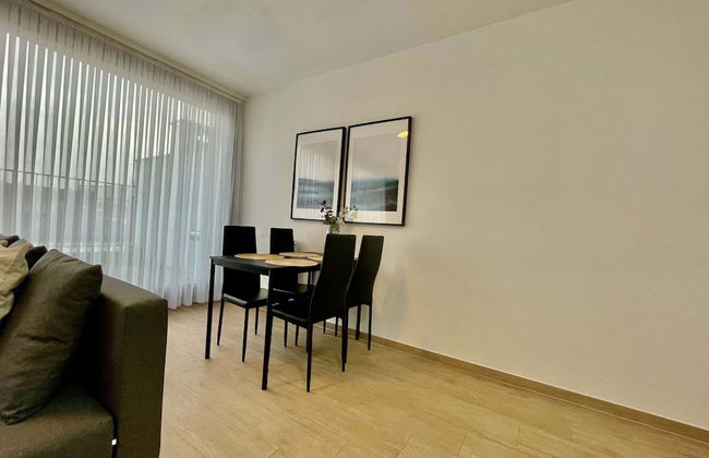 Modern 1BR Near Diamond District by Oneluxstay - Foto 13