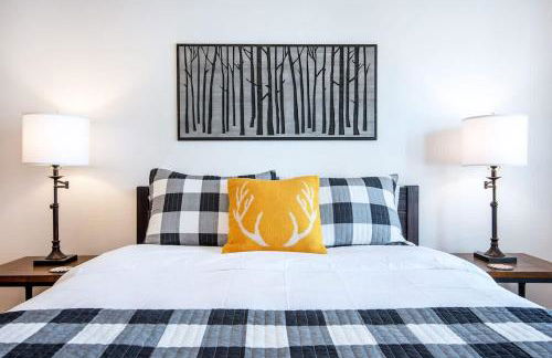 Family Fun Fireplace & Huge Deck - Photo 35