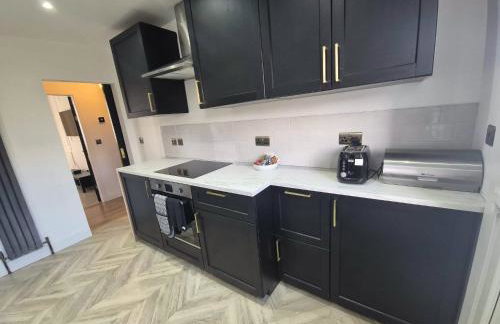 Spotless 2BR Flat with Parking, Garden, Wifi, Netflix, Sleeps 6 - Foto 16