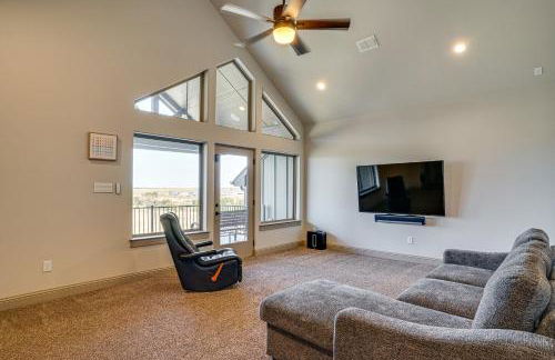 Elegant Sunset Meadow Ranch in Texas with Hot Tub - Photo 13