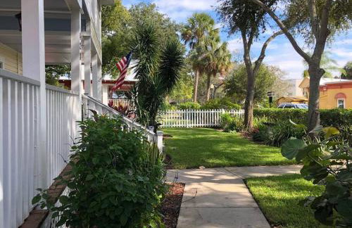 Downtown Dunedin! 2 bedroom 2 bath NO KIDS, NO PETS - Photo 7