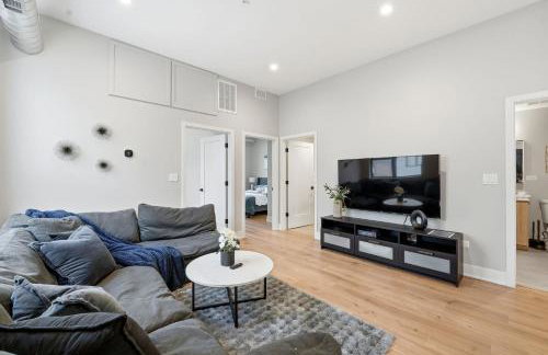 Edgewater Apt with Free Parking Gym Modern Living - Photo 15