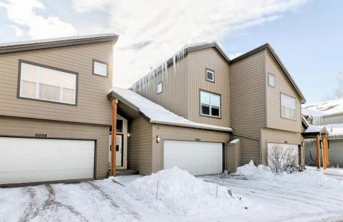 Perfectly Located 3 Bed 3.5 Bath Beautiful Townhome - Photo 27