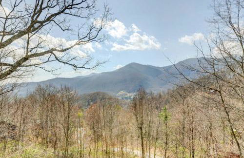 Stunning Maggie Valley Getaway with Decks, Fire Pit! - Foto 35