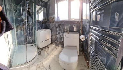 Bristol 2-Bed Bungalow Sleeps 4 Parking - Foto 3