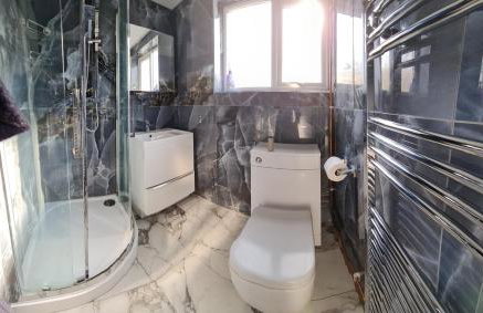 Bristol 2-Bed Bungalow Sleeps 4 Parking - Foto 3