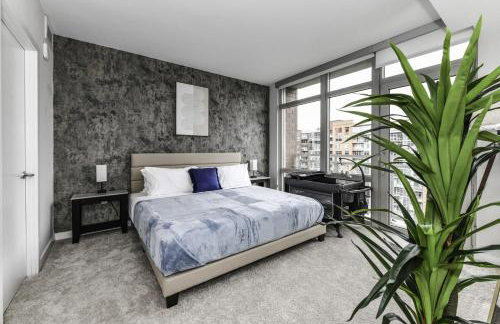 Stylish 2BR Retreat Gym Parkng and Scenic Rooftop - Foto 14