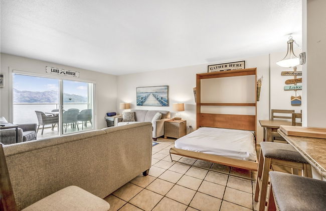 Spacious Lakefront Condo w Amazing View - Photo 7