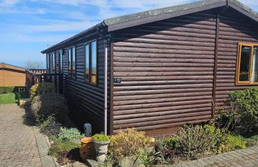 3-Bed Ocean View Lodge - Parking & Terrace - Photo 1