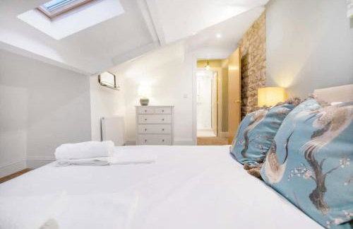 NEW! Luxurious Cottage in Durham by Stay With Us, Ideal for Large Groups & Families, Hot Tub, Sleeps 10! - Foto 43