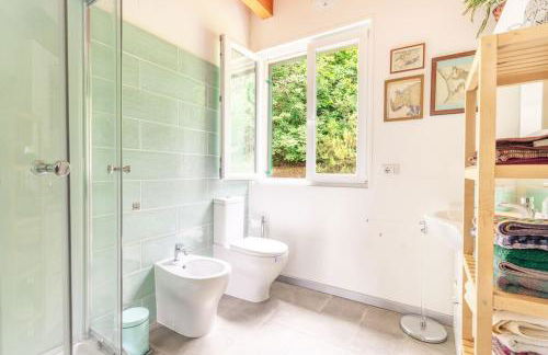 8 beds- surrounded by greenery with parking - Foto 8