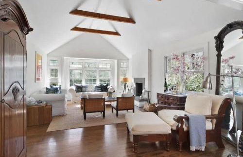Luxury Sag Harbor Home with Heated Pool & Charm - Foto 15